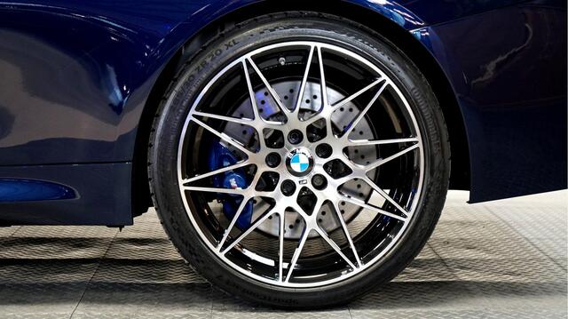 BMW M4 4-serie Cabrio Competition 353kW/480pk DCT7 NL-AUTO! HEAD-UP + CLIMA + CRUISE + VOLLEDIG AKRAPOVIC + STOEL-&STUURVERWARMING + FULL XPELL + ACTIVE LED KOPLAMPEN + HARMAN/KARDON + MERINO LEDER + CAMERA + ALARM + EL.CABRIOKAP + PARKSENSOREN + 20" LM-VELGEN!!