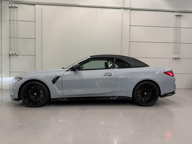 BMW M4 4-serie Cabrio xDrive Competition CARBON/KERAMISCH/TRACK-PACK/CURVED DASHBOARD/NEKVERWARMING/ADAPTIVE M-ONDERSTEL/H&K/HEAD-UP/360CAMERA/19"-20"BREEDSET/FACELIFT MODEL 2024/BROOKLYNGRAU/ONE OF A KIND/FABRIEKSGARANTIE T/M 08-20