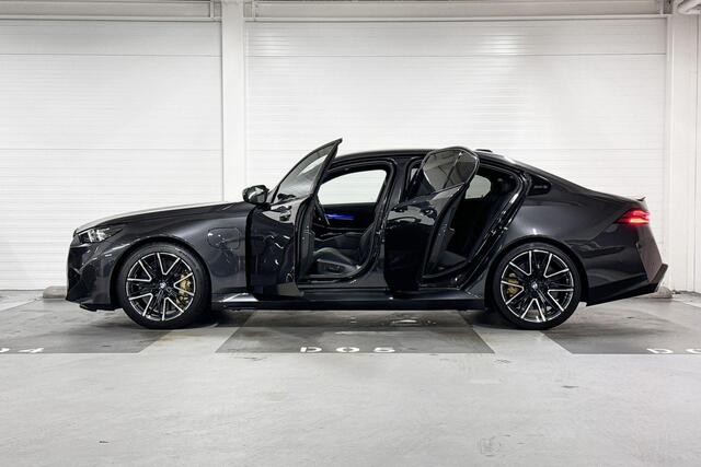 BMW M5 5 Serie Sedan | M-Drivers Pack | Carbon Pack incl Carbon Dak | Comfort Pack | Bowers&Wilkins | Driving Assistant Professional | M-Carbon Keramische Remmen | Comfort Access | Trekhaak