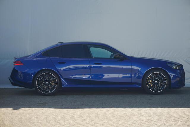 BMW M5 Sedan Carbon-keramische remmen / M Driver's Pack / Carbon Pack / Bowers & Wilkins