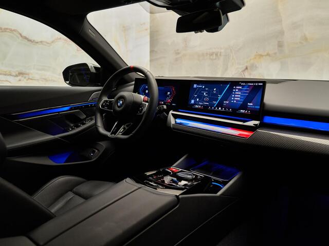 BMW M5 Touring V8 M Hybrid, Sonderlackierung, pano, B&W, 21'', stl.ventilatie, tr.haak, memory, leder, privacy