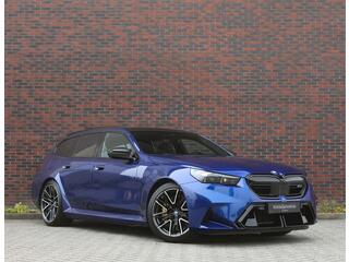 bmw-m5-touring--marina-bay-blue---