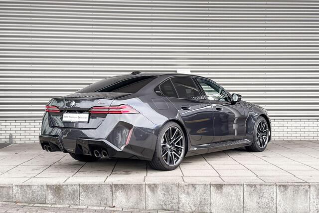 BMW M5 Sedan M Driver's Pack / Comfort Pack / Panoramadak / Driving Assistant Professional / Parking Assistant Professional