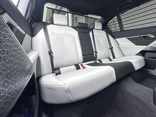 BMW M5 Sedan M Driver's Pack / Comfort Pack / Panoramadak / Driving Assistant Professional / Parking Assistant Professional