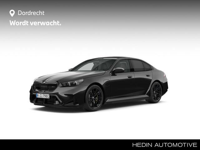 BMW M5 5-serie Sedan | Carbon Pack | Bowers & Wilkins Surround Sound | Trekhaak | M Carbon-keramische remmen | Driving Assistant Professional | Verwacht Nov 25