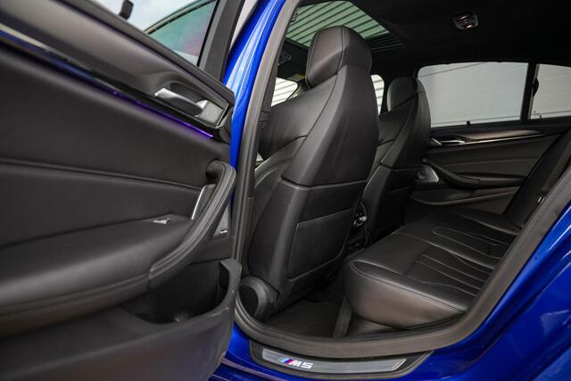 BMW M5 5-serie F90 Schuifdak Marina Blue 22'' Vossen Downpipe