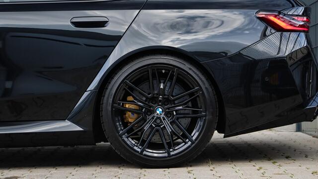 BMW M5 Touring | M Drivers Pack | Keramisch | Comfort Pack | Trekhaak | Carbon | Panoramadak | Head-up