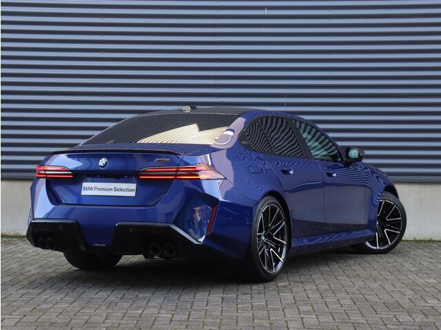 BMW M5 Sedan | High Executive | Driving Assistant Prof. | Carbon Exterieur Pakket | Trekhaak | M Drivers Pack | Parking Assistant Prof. | Bowers & Wilkins | Head-Up | 20/21'' LMV