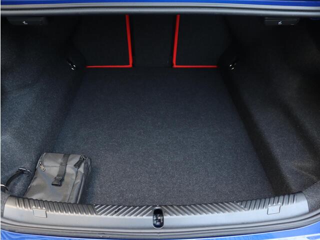 BMW M5 Sedan | High Executive | Driving Assistant Prof. | Carbon Exterieur Pakket | Trekhaak | M Drivers Pack | Parking Assistant Prof. | Bowers & Wilkins | Head-Up | 20/21'' LMV