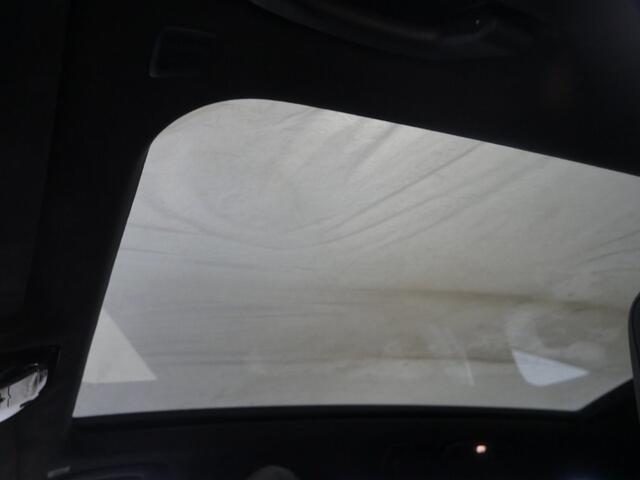 BMW M5 5-serie Touring | Special request Urban Green | Trekhaak | Alcantara hemel