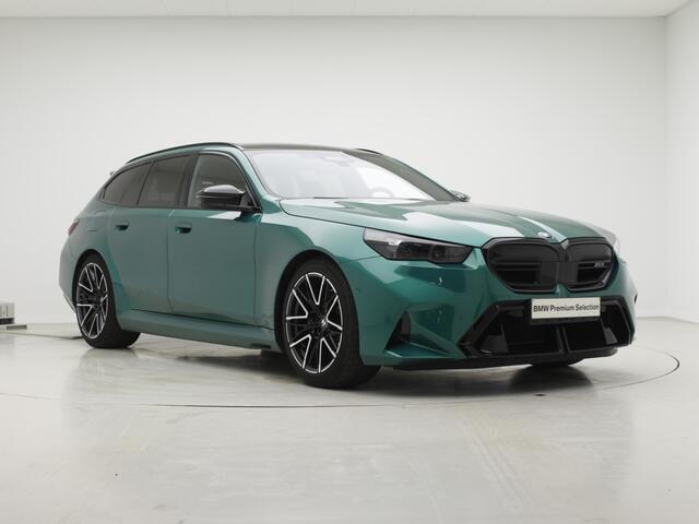 BMW M5 5-serie Touring | CoPilot | Trekhaak | Ventilatie | Bowers & Wilkins Surround Sound System | 727 pk | M Isle of Man Green metallic 7ME M-Drivers Package mogelijk