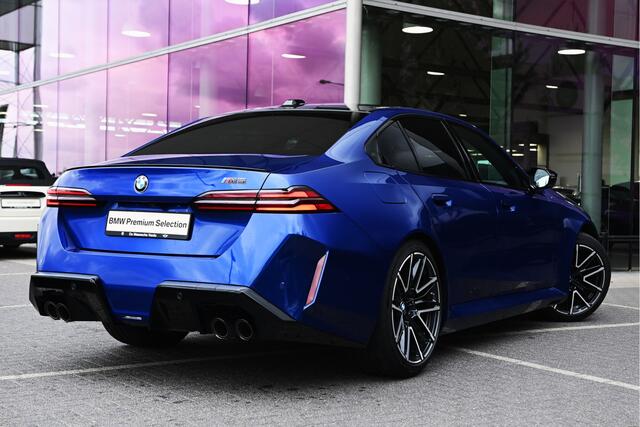 BMW M5 Automaat / Panoramadak / Stoelventilatie / Bowers & Wilkins / M Multifunctionele voorstoelen / Adaptieve LED / Parking Assistant Plus / Driving Assistant Professional