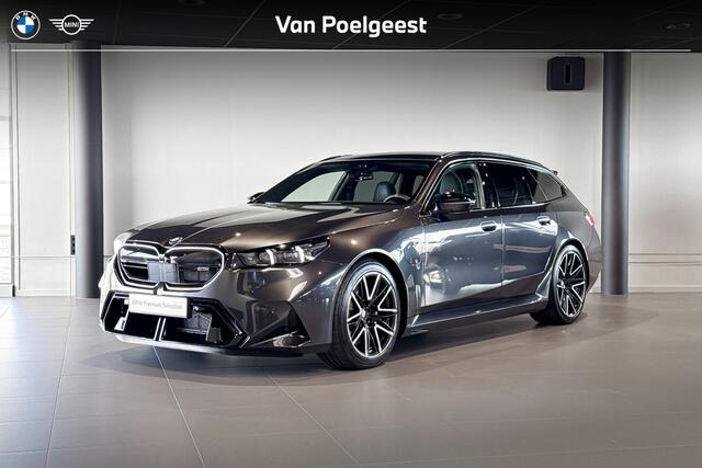 BMW M5 Touring | Glazen Panoramadak | Bowers & Wilkins | Iconic Glow | Stoelventilatie | Trekhaak |