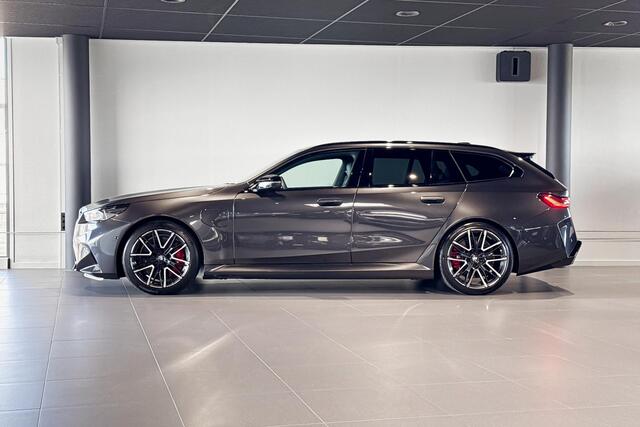 BMW M5 Touring | Glazen Panoramadak | Bowers & Wilkins | Iconic Glow | Stoelventilatie | Trekhaak |