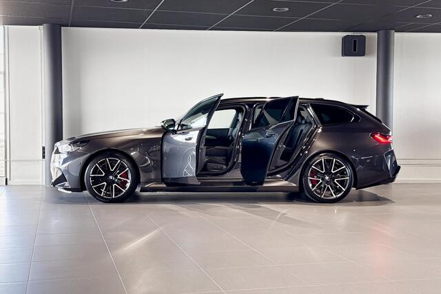 BMW M5 Touring | Glazen Panoramadak | Bowers & Wilkins | Iconic Glow | Stoelventilatie | Trekhaak |