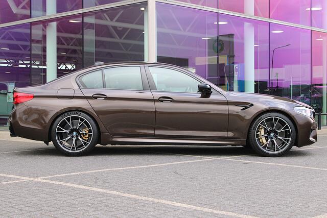 BMW M5 Competition Automaat / M Carbon-keramisch remmen / Bowers & Wilkins / M Multifunctionele Stoelen / Soft Close / Parking Assistant Plus / Adaptieve LED
