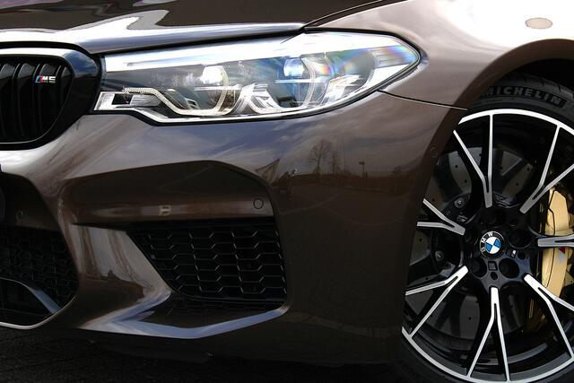 BMW M5 Competition Automaat / M Carbon-keramisch remmen / Bowers & Wilkins / M Multifunctionele Stoelen / Soft Close / Parking Assistant Plus / Adaptieve LED