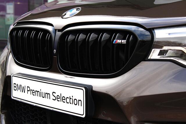 BMW M5 Competition Automaat / M Carbon-keramisch remmen / Bowers & Wilkins / M Multifunctionele Stoelen / Soft Close / Parking Assistant Plus / Adaptieve LED