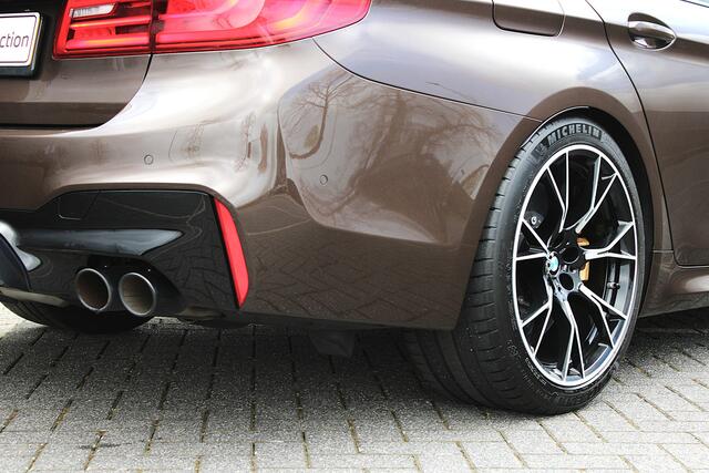 BMW M5 Competition Automaat / M Carbon-keramisch remmen / Bowers & Wilkins / M Multifunctionele Stoelen / Soft Close / Parking Assistant Plus / Adaptieve LED