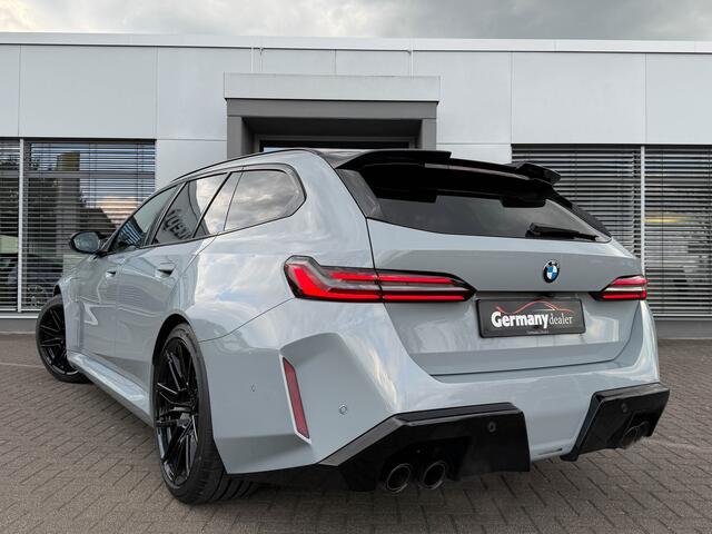 BMW M5 Touring 4.4 V8 729pk Pano M-Driver+Pro Carbon B&W Trekh 360Cam 20/21-Inch VOL!