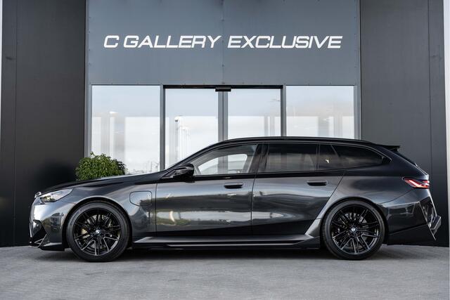 BMW M5 5-serie Touring - Panorama | B&W | Carbon | Elek. Trekhaak | 360 Camera