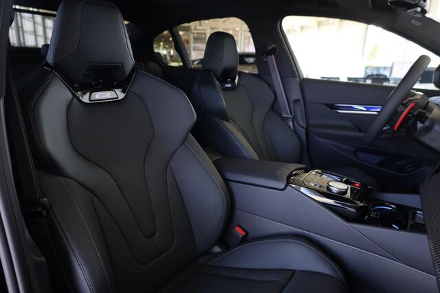 BMW M5 Sedan Comfort Pack | M Driver's Pack | Panoramadak | M Carbon-keramische remmen