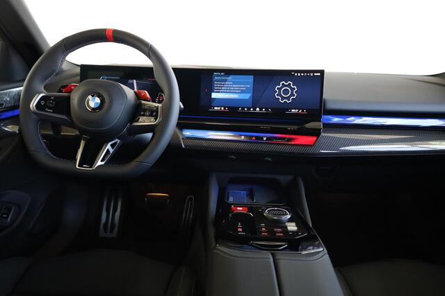 BMW M5 Sedan Comfort Pack | M Driver's Pack | Panoramadak | M Carbon-keramische remmen