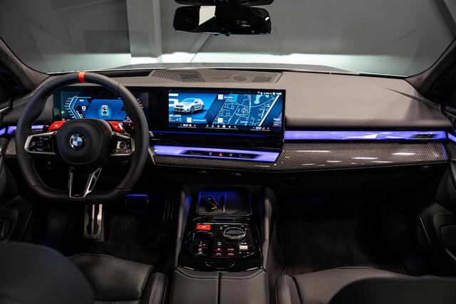 BMW M5 5-serie Touring *Bowers & Wilkins / M-Driver's Package / Stoelventilatie / Panorama / Carbon in- exterieur / Surround-View*