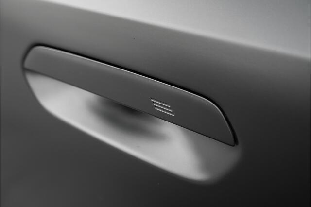 BMW M5 5-serie Touring CoPilot Iconic Glow B&W Frozen Black Trekhaak