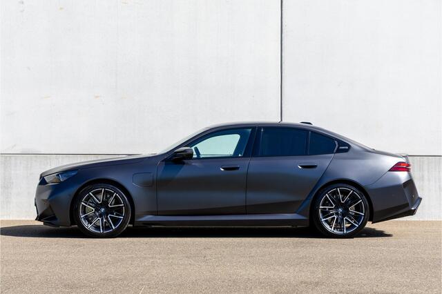 BMW M5 5-serie M exterieur Carbon Pack | Full Options | 15.000 KM | incl. 5 jaar / 100.000 km onderhoud