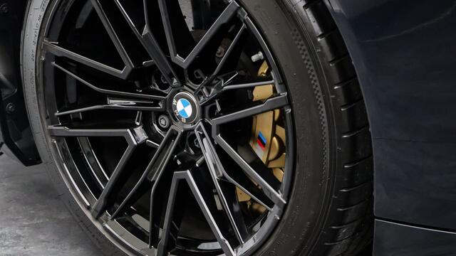 BMW M5 Touring | M Drivers Package | Akrapovic | Stoelventilatie | Bowers & Wilkins | Trekhaak | Panoramadak | Head-up | Carbon