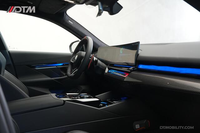 BMW M5 5-serie Touring | M-Drivers Pack | Keramisch | Akrapovic | Goodwood Grün Sonderlackierung