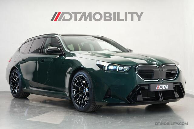 BMW M5 5-serie Touring | M-Drivers Pack | Keramisch | Akrapovic | Goodwood Grün Sonderlackierung