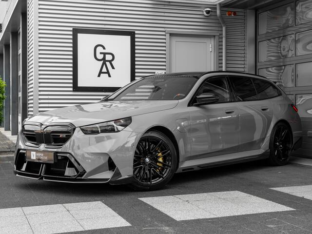 BMW M5 5-serie Touring | CARBON | AKRAPOVIC | EVENTURI