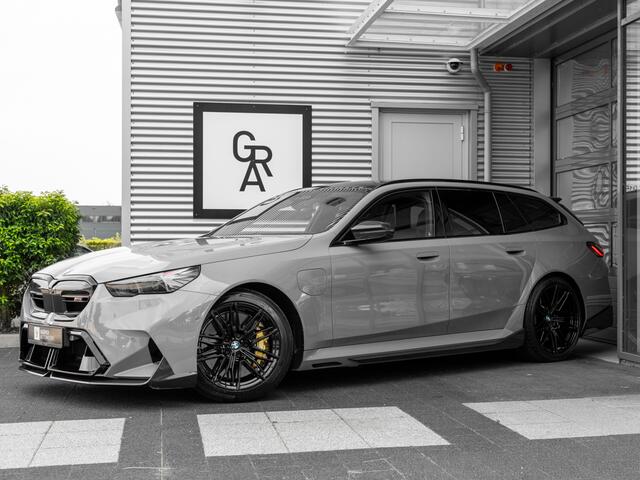 BMW M5 5-serie Touring | CARBON | AKRAPOVIC | EVENTURI