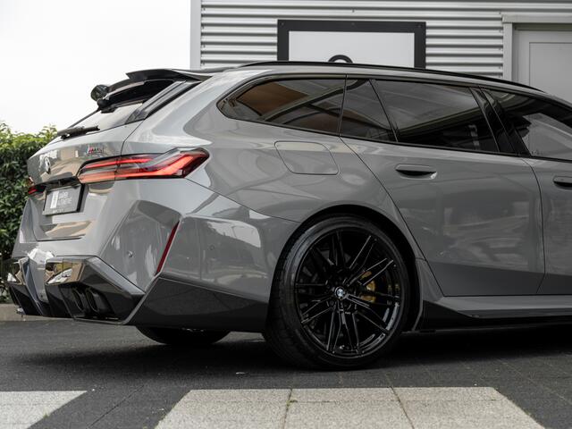 BMW M5 5-serie Touring | CARBON | AKRAPOVIC | EVENTURI