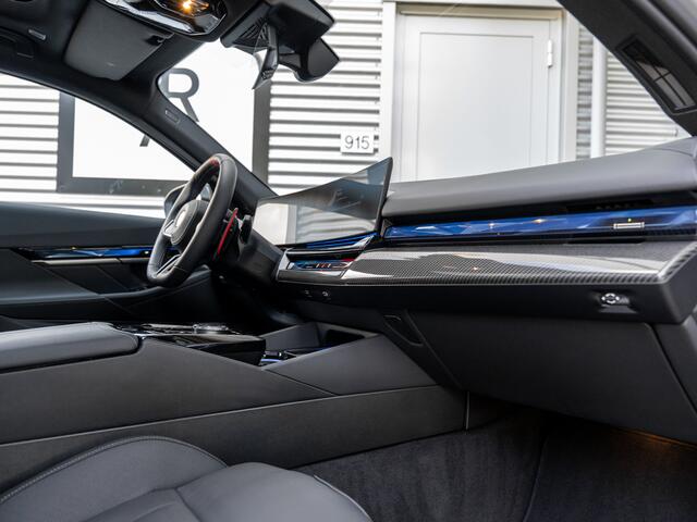 BMW M5 5-serie Touring | CARBON | AKRAPOVIC | EVENTURI