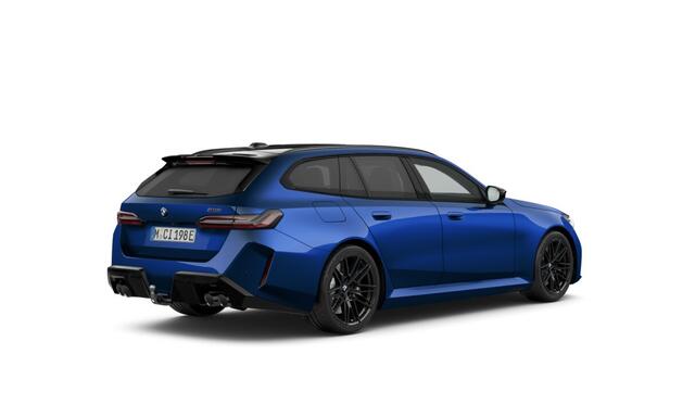 BMW M5 Touring | 20/21'' | Panorama. | M Driv. Pack | Alcan. hemel | Driv. + Park. Prof. | Stoelvent. | B&W | Trekhaak | Stoelvent. | B&W | Stoelverw. voor/achter