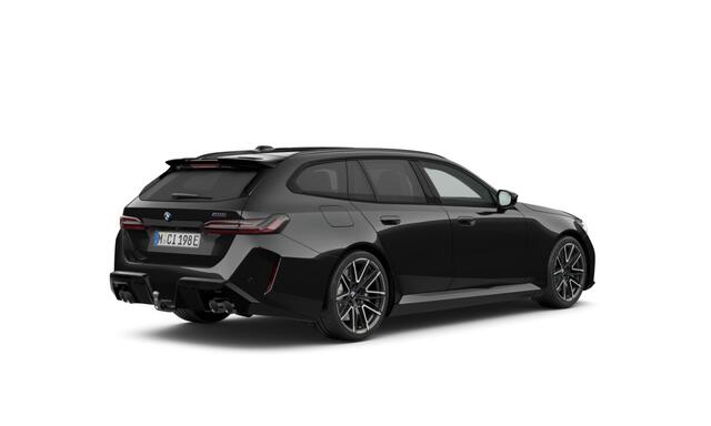 BMW M5 Touring | 20/21'' | Panorama. | M Driv. Pack | Alcan. hemel | Driv. + Park. Prof. | Stoelvent. | B&W | Trekhaak | Stoelvent. | B&W | Stoelverw. voor/achter