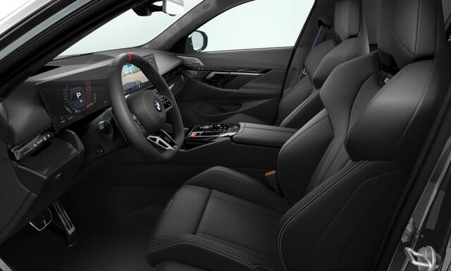 BMW M5 Touring | 20/21'' | Panorama. | M Driv. Pack | Alcan. hemel | Driv. + Park. Prof. | Stoelvent. | B&W | Trekhaak | Stoelvent. | B&W | Stoelverw. voor/achter