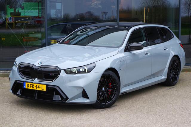 BMW M5 Touring 728 PK PHEV, M-Drivers Pack, Panoramadak, B&W Sound, Trekhaak, Carbon Int, Driv. Ass. Prof, Comfort Pack