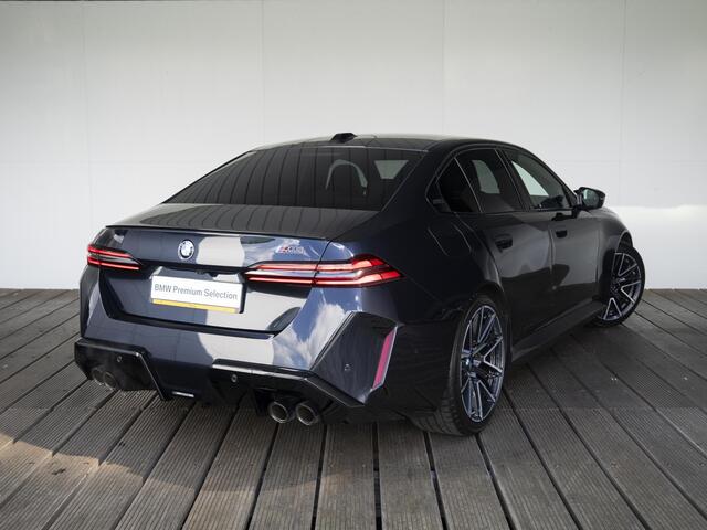 BMW M5 | M Drive Professional | Comfort Pack | 20/21 inch | Iconic Glow exterieurpakket | Glazen panoramadak | Driving Assistent Professional | Stoelventilatie | Bowers & Wilkins