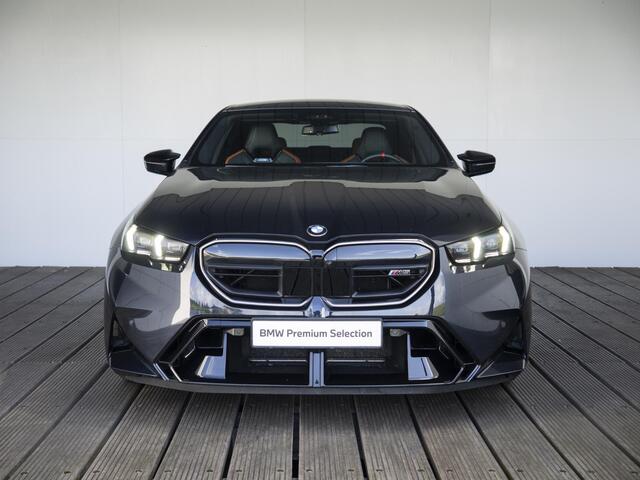 BMW M5 | M Drive Professional | Comfort Pack | 20/21 inch | Iconic Glow exterieurpakket | Glazen panoramadak | Driving Assistent Professional | Stoelventilatie | Bowers & Wilkins