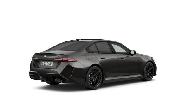 BMW M5 | 20/21'' | Panorama. | M Driv. Pack | Alcan. hemel | Driv. + Park. Prof. | Stoelvent. | B&W | Trekhaak | Stoelvent. | B&W | Stoelverw. voor/achter