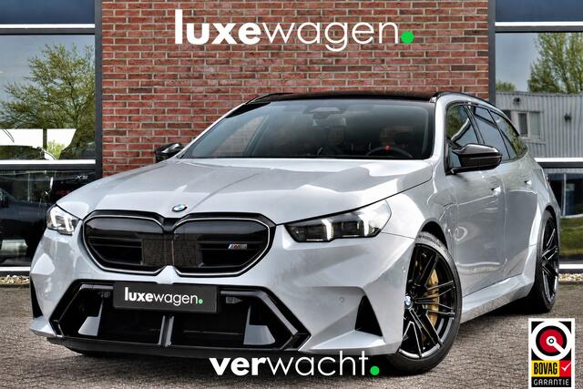 BMW M5 Touring Kreidegrau Ind. | Ultimate Pack | Keramisch | Pano | Trekh | B&W | DA+