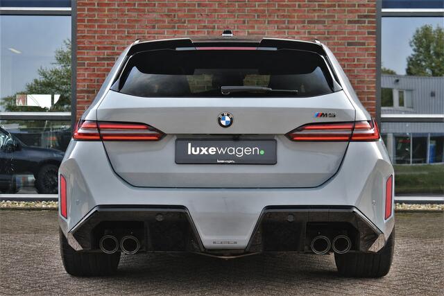 BMW M5 Touring Kreidegrau Ind. | Ultimate Pack | Keramisch | Pano | Trekh | B&W | DA+