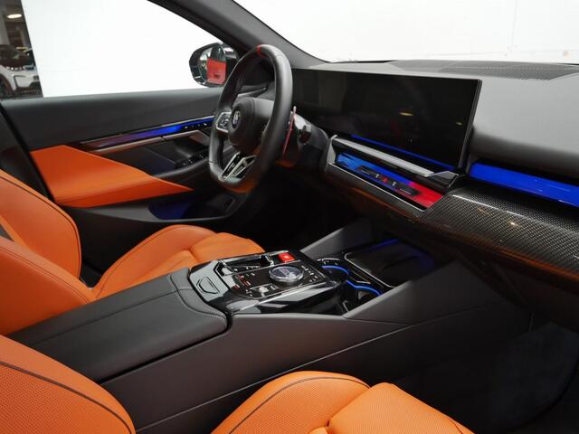 BMW M5 M5 Touring | Sakhir Orange Individual | Panorama | Trekhaak | Bowers & Wilkins | 7ME M-Drivers Package mogelijk
