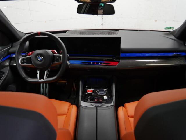 BMW M5 M5 Touring | Sakhir Orange Individual | Panorama | Trekhaak | Bowers & Wilkins | 7ME M-Drivers Package mogelijk