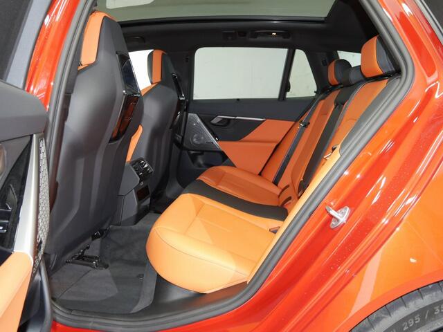 BMW M5 M5 Touring | Sakhir Orange Individual | Panorama | Trekhaak | Bowers & Wilkins | 7ME M-Drivers Package mogelijk