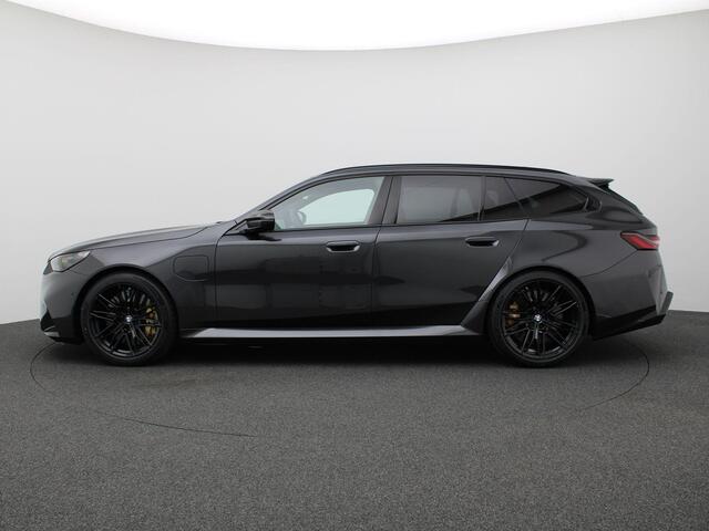 BMW M5 5-serie Touring Keramische remschijven, Panoramadak, Head-Up Display, Adaptieve Cruise Controle, Keyless, Side Assist, M-Drivers Pack, Bower&Wilkins Audio, Comfort Pack, Trekhaak, 21" LM Velgen